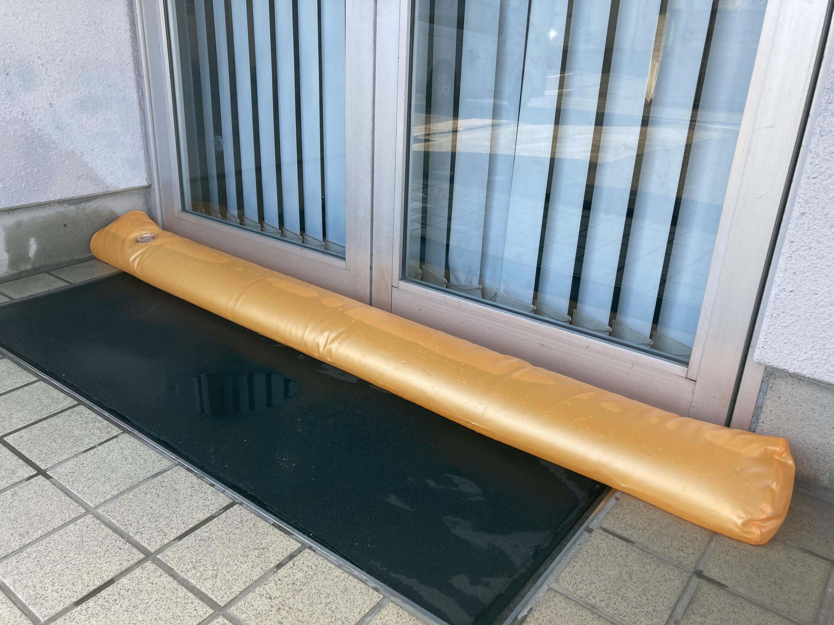 オリジナルデザインで浸水対策！「イージーダム」に会社ロゴやキャラクターのステッカーを貼れるようになりました！