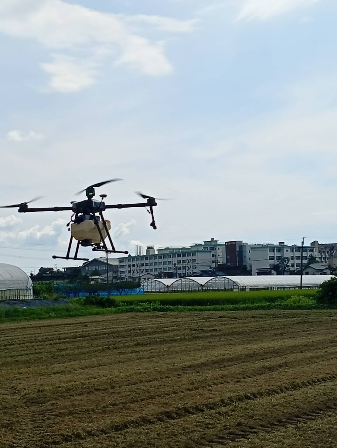 【メディア情報】RKB毎日放送「ただいま」で弊社ドローン「FarmXnext 翼」を用いた稲田への農薬散布の様子が放送されました。